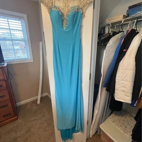 Prom/Pageant Gown - Picture 2 of 5